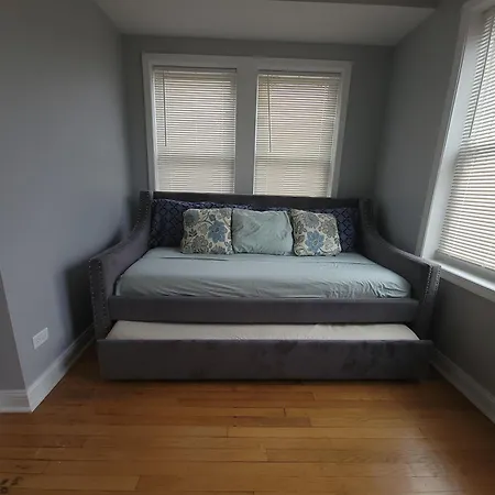 Beautiful Big 3 Bedroom Quiet Near Downtown Apartment Chicago