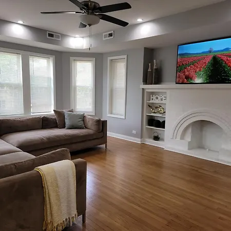 Beautiful Big 3 Bedroom Quiet Near Downtown *