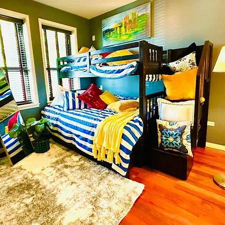 Villa Goldcoast King Bed Garage Netflix Pingpong Pets Ok Chicago
