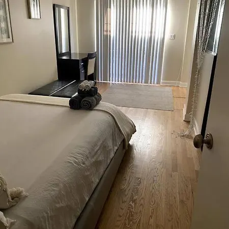 Apartment 1 Bedroom Unit With 1 Free Garage Parking *