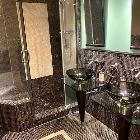 Apartment 1 Bedroom Unit With 1 Free Garage Parking