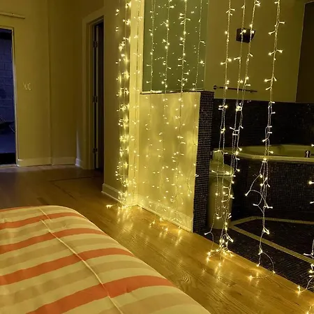 1 Bedroom Unit With 1 Free Garage Parking Apartment *