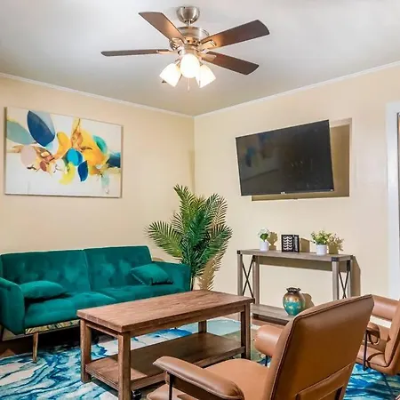 Exquisite Rogers Park 1 Bedroom, 1 Bath Near Evanston *