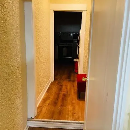 Exquisite Rogers Park 1 Bedroom, 1 Bath Near Evanston Apartment