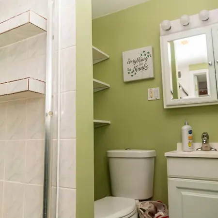 Exquisite Rogers Park 1 Bedroom, 1 Bath Near Evanston Chicago