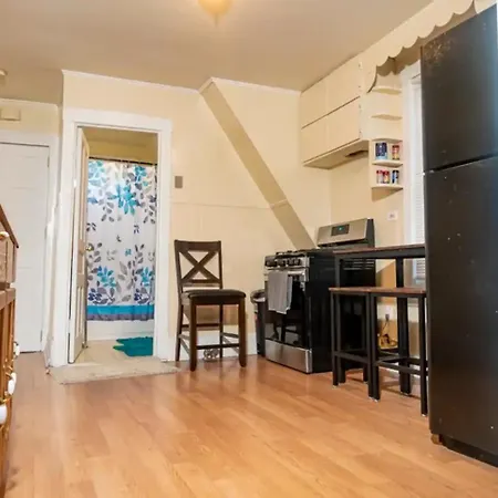 Exquisite Rogers Park 1 Bedroom, 1 Bath Near Evanston * Chicago