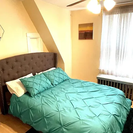 Exquisite Rogers Park 1 Bedroom, 1 Bath Near Evanston Apartment