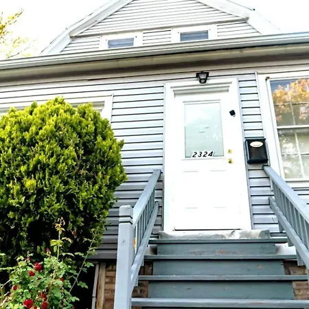 Exquisite Rogers Park 1 Bedroom, 1 Bath Near Evanston Chicago