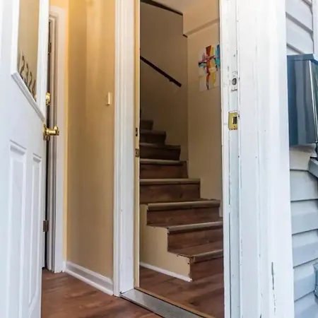 Exquisite Rogers Park 1 Bedroom, 1 Bath Near Evanston