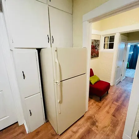 Exquisite Rogers Park 1 Bedroom, 1 Bath Near Evanston Chicago