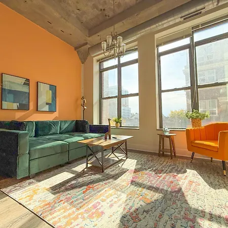 Apartment 2br Retreat With Optional Parking And Gym Access Near Mccormick Place And Soldier Field Chicago