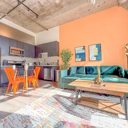 2br Retreat With Optional Parking And Gym Access Near Mccormick Place And Soldier Field Chicago