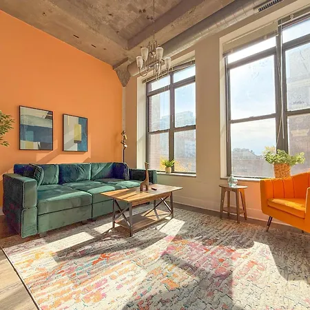 2br Retreat With Optional Parking And Gym Access Near Mccormick Place And Soldier Field Apartment Chicago