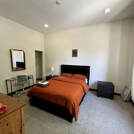 Large Single Family 7 Bedrooms * Chicago