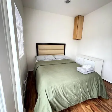 Large Single Family 7 Bedrooms * Chicago
