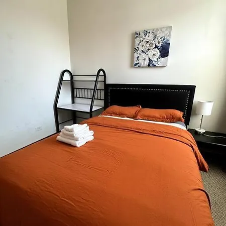 Large Single Family 7 Bedrooms Holiday home Chicago