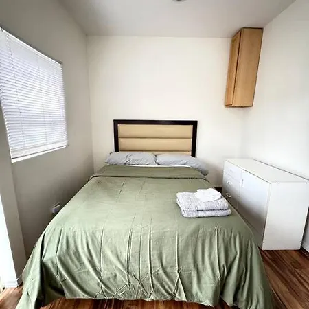 Large Single Family 7 Bedrooms Chicago