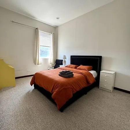 Large Single Family 7 Bedrooms Chicago