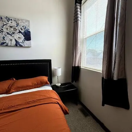 Large Single Family 7 Bedrooms * Chicago