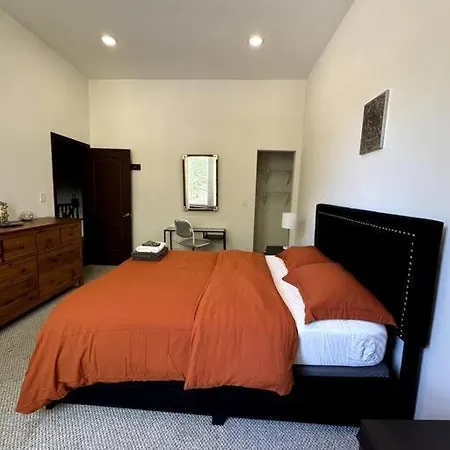 Large Single Family 7 Bedrooms Chicago