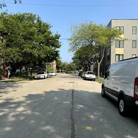 Large Single Family 7 Bedrooms * Chicago