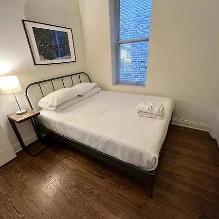 Spacious West Town Oasis With Parking! Holiday home Chicago
