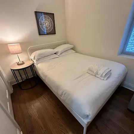 Spacious West Town Oasis With Parking! Chicago