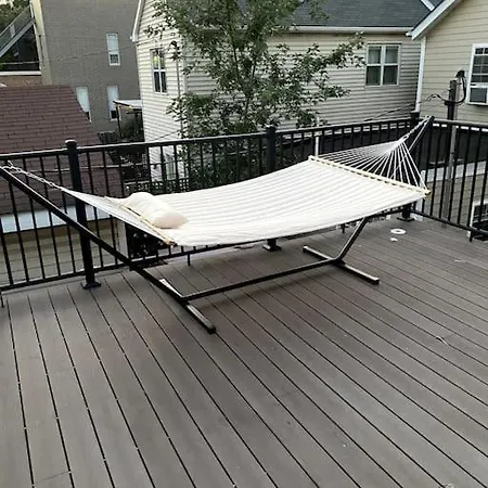 Spacious Studio Unit In Wicker Park