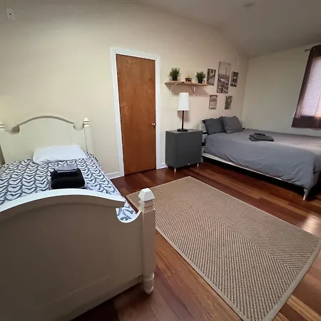 Spacious Studio Unit In Wicker Park Apartment
