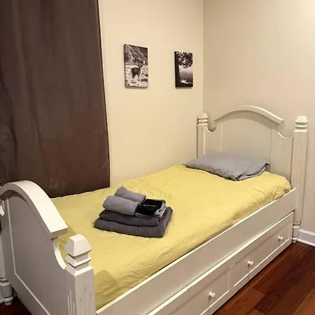 Spacious Studio Unit In Wicker Park