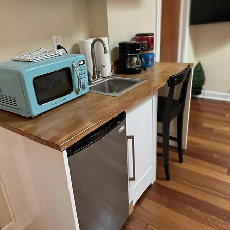 Spacious Studio Unit In Wicker Park *