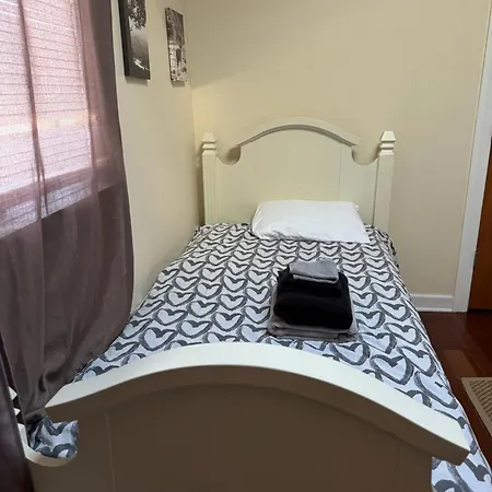 Spacious Studio Unit In Wicker Park Apartment