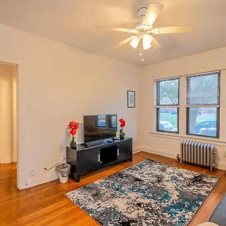 Hyde Park Chic 1br Prime Location Near Uchicago Apartment