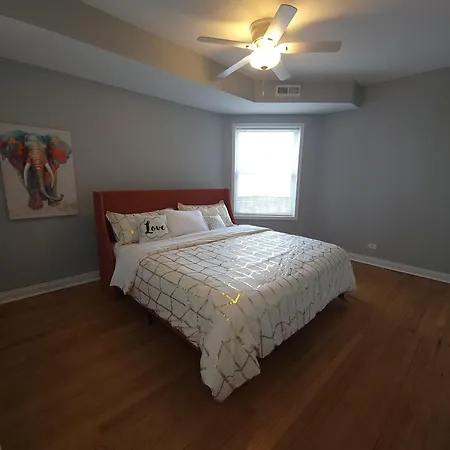 Apartment Beautiful Big 3 Bedroom Quiet Near Downtown Chicago