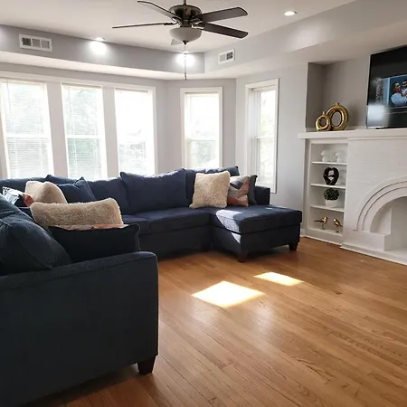 Beautiful Big 3 Bedroom Quiet Near Downtown