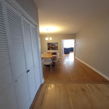 Beautiful Big 3 Bedroom Quiet Near Downtown Apartment