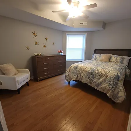 Apartment Beautiful Big 3 Bedroom Quiet Near Downtown
