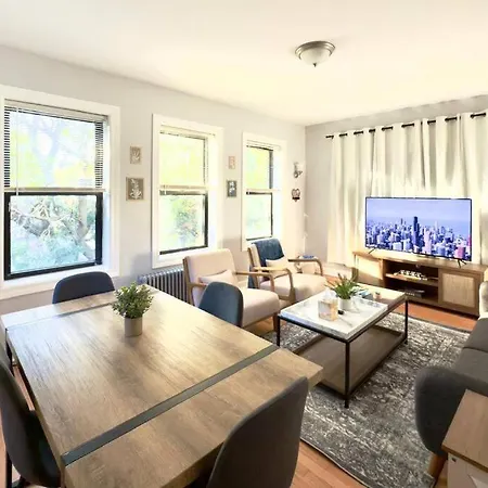 1br Retreat Cozy & Inviting Near Loyola Apartment