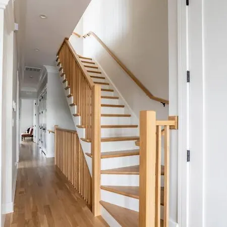 Large 2-bedroom With Huge Roof Deck View Of Skyline Apartment *
