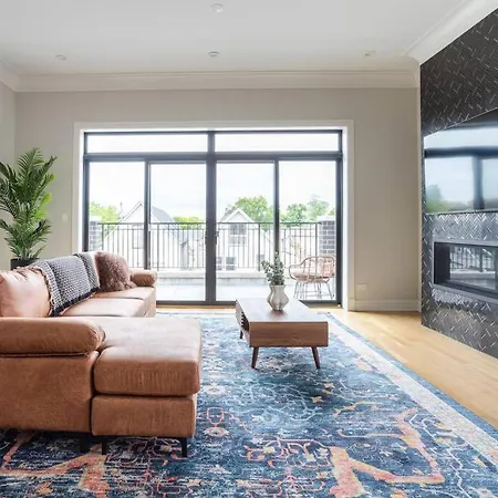 Large 2-bedroom With Huge Roof Deck View Of Skyline Apartment *