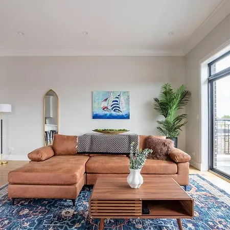 Large 2-bedroom With Huge Roof Deck View Of Skyline Apartment Chicago