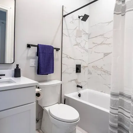 Large 2-bedroom With Huge Roof Deck View Of Skyline * Chicago