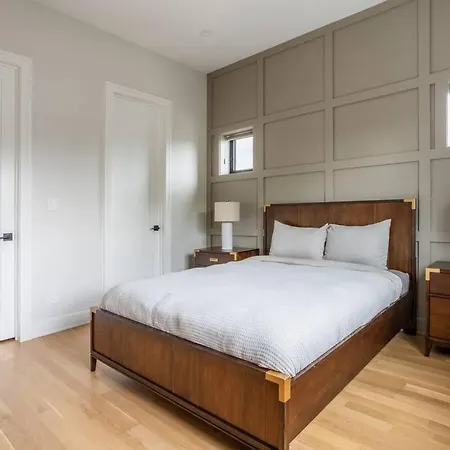 Large 2-bedroom With Huge Roof Deck View Of Skyline Apartment *