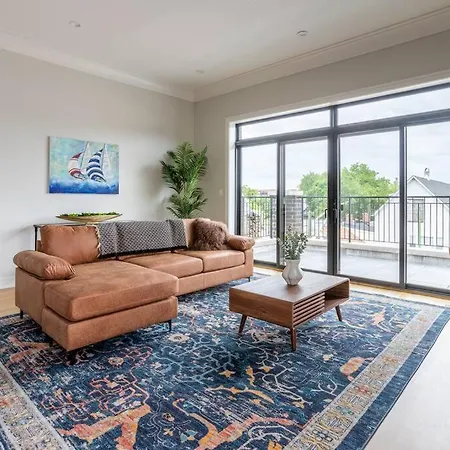 Large 2-bedroom With Huge Roof Deck View Of Skyline Apartment Chicago