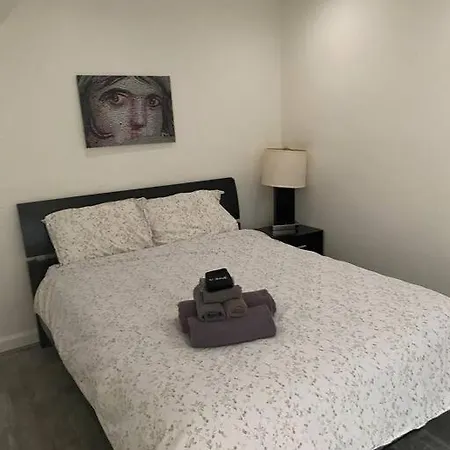 Spacious 2-bedroom Unit In Lincoln Park * Chicago