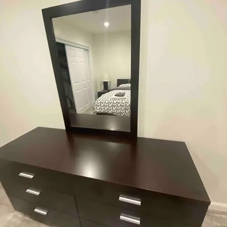 Spacious 2-bedroom Unit In Lincoln Park Apartment Chicago