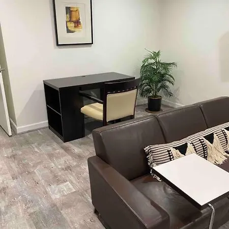 Spacious 2-bedroom Unit In Lincoln Park *