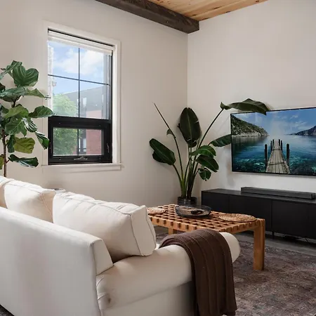 Pulaski Point Apartment
