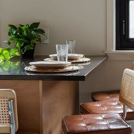 Pulaski Point Apartment *
