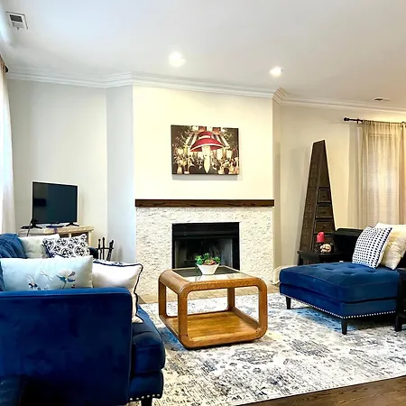 5 Bedroom Huge House In Location Parking Fireplace Back Yard Holiday home Chicago